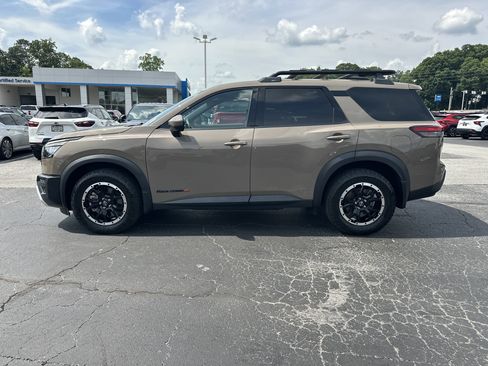 Used 2024 Nissan Pathfinder Rock Creek AWD/4WD image 5