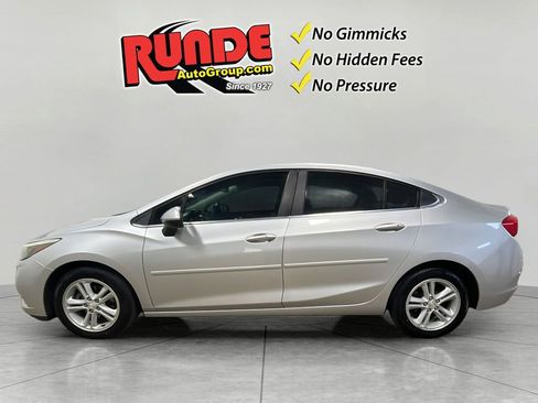 Used 2016 Chevrolet Cruze LT w/ Convenience Package FWD image 3