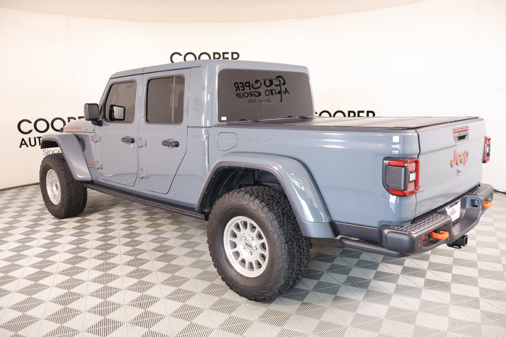 Used 2025 Jeep Gladiator Mojave w/ Steel Bumper Group AWD/4WD image 21