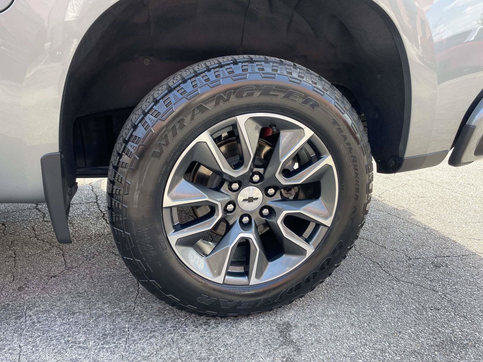 Used 2023 Chevrolet Silverado 1500 RST AWD/4WD image 28