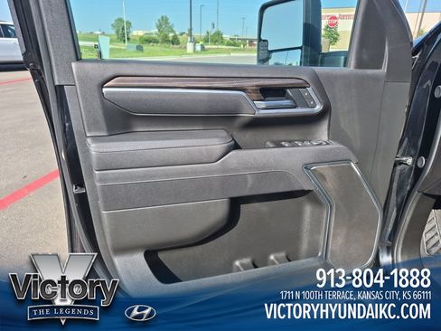 Used 2025 Chevrolet Silverado 2500 LT w/ Convenience Package AWD/4WD image 10