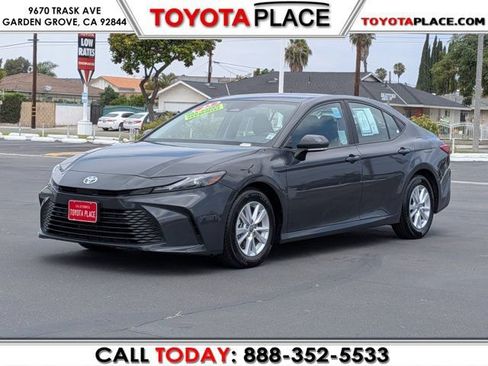 Used 2025 Toyota Camry LE w/ Convenience Package FWD image 1