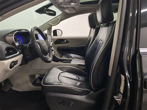 Used 2023 Chrysler Pacifica Limited image 14
