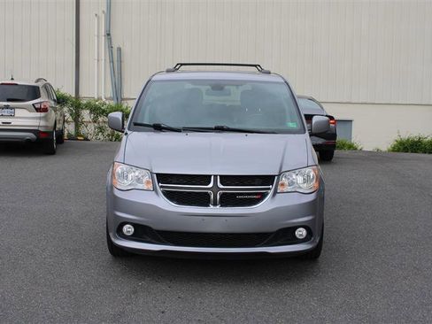 Used 2020 Dodge Grand Caravan SXT image 3