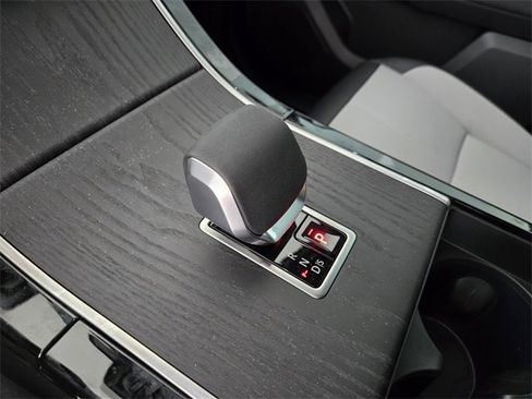 New 2026 Land Rover Range Rover Velar Dynamic SE image 23