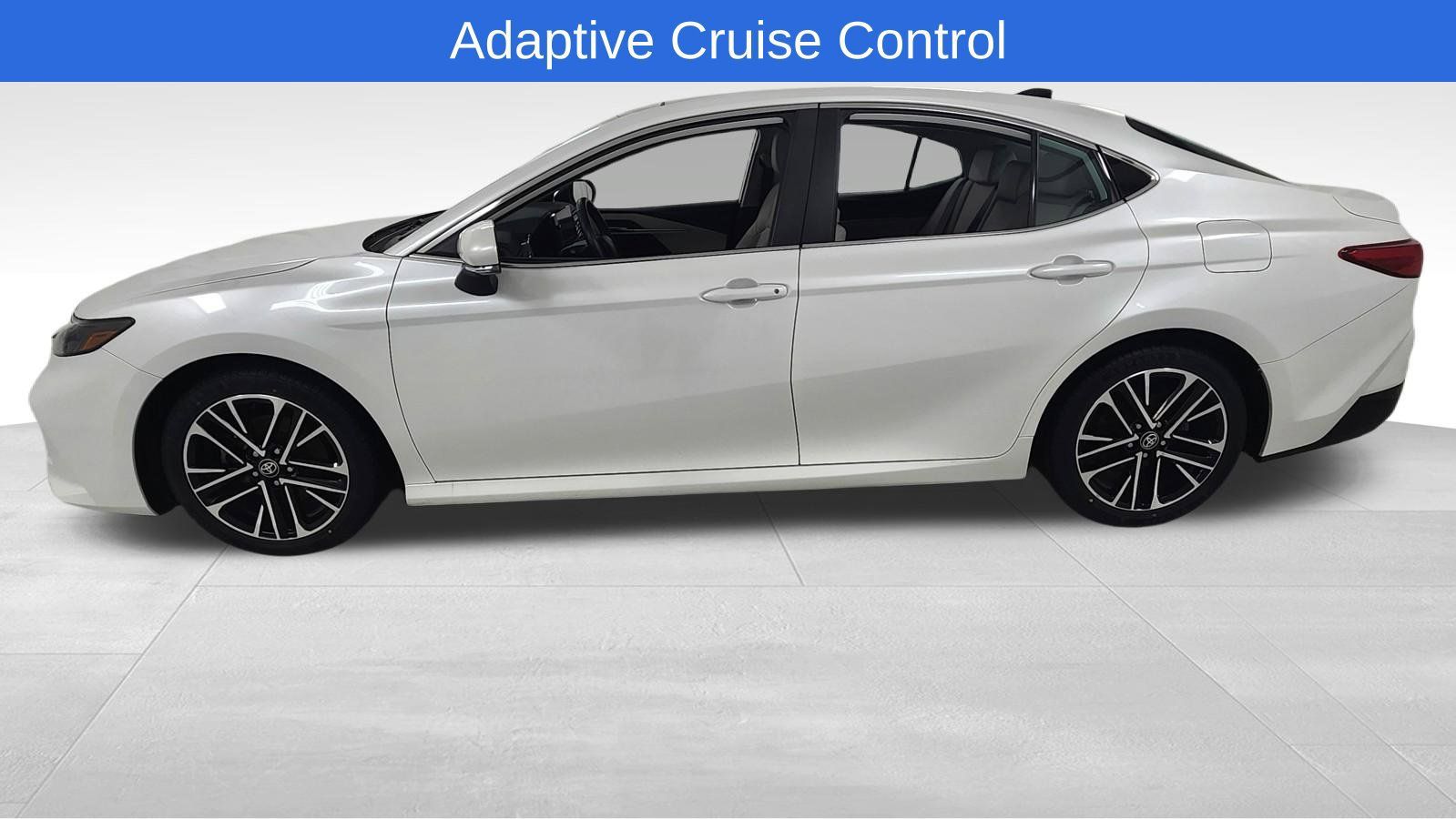 Used 2025 Toyota Camry XLE FWD image 6