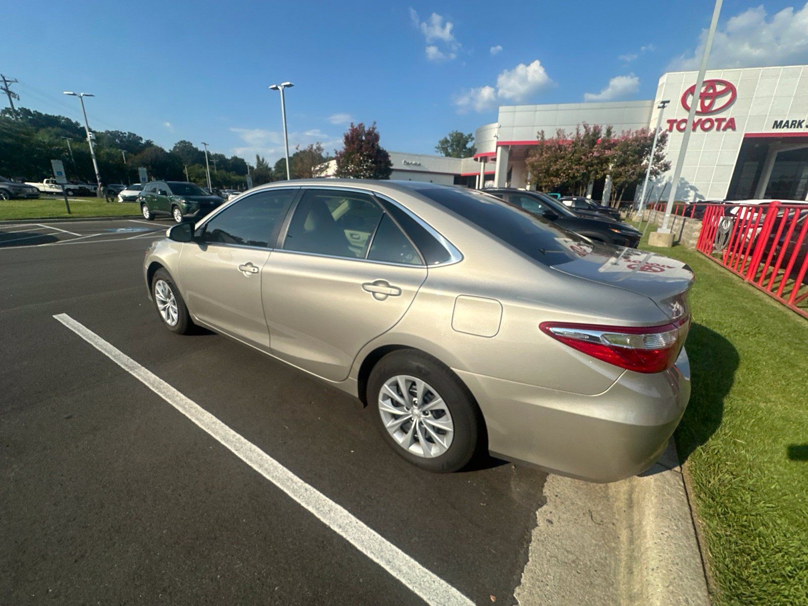 Used 2017 Toyota Camry LE FWD image 18