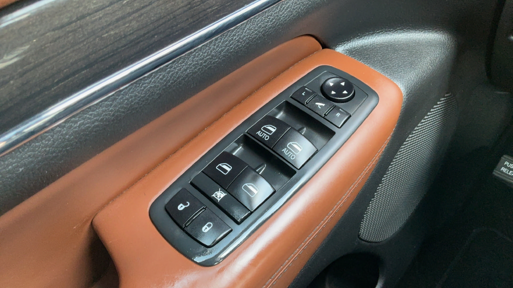 Used 2020 Jeep Grand Cherokee Overland RWD image 14