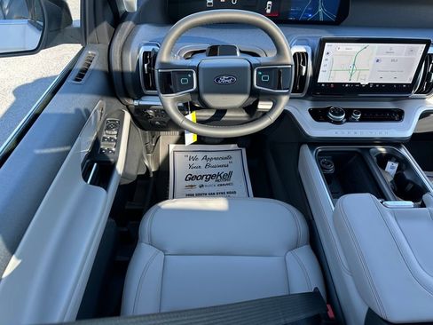 New 2025 Ford Expedition Active image 6