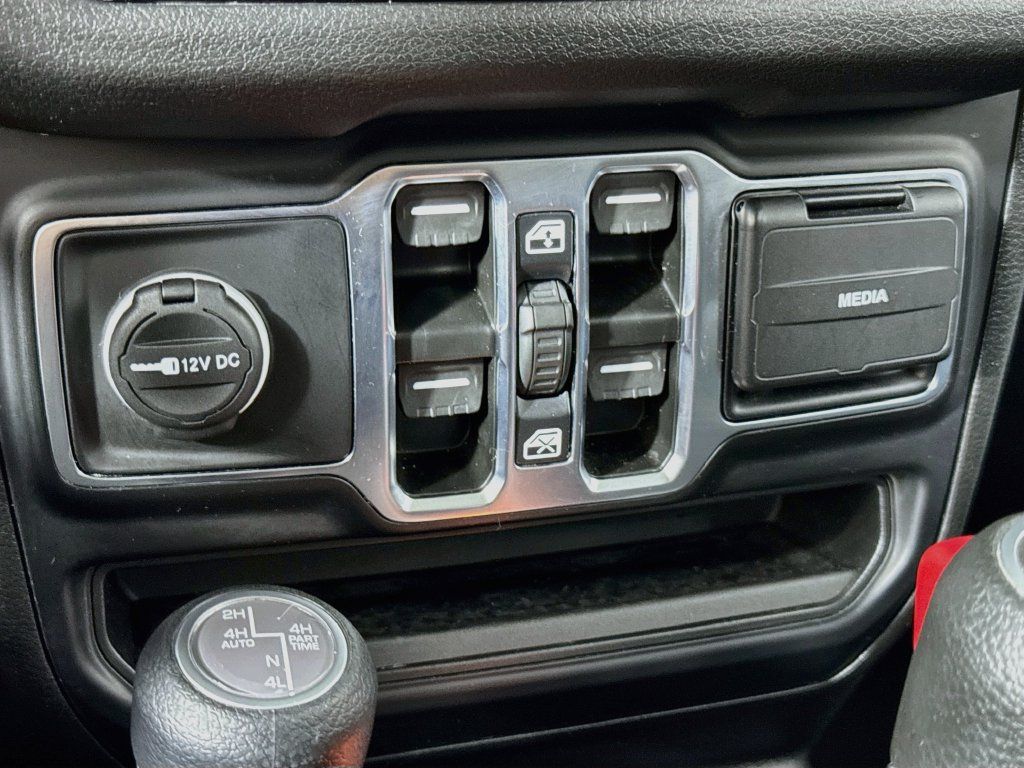 Used 2024 Jeep Wrangler Unlimited AWD/4WD image 22