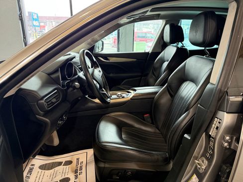 Used 2017 Maserati Levante w/ Luxury Package image 8