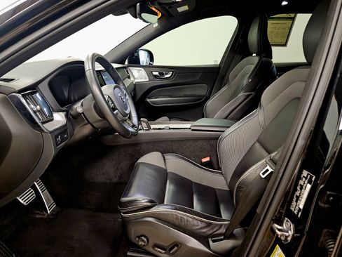 Used 2022 Volvo XC60 B5 R-Design w/ Advanced Package image 8