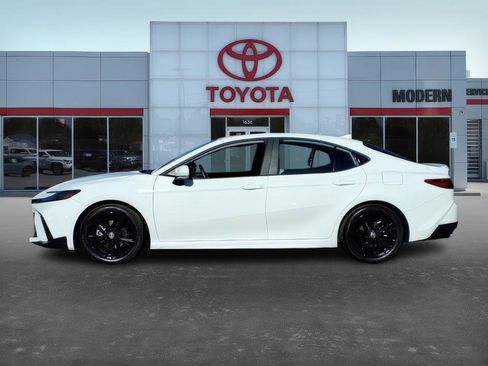 Certified 2025 Toyota Camry SE image 3