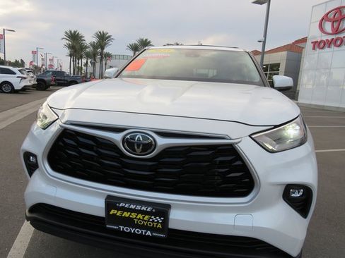 Certified 2023 Toyota Highlander L image 5