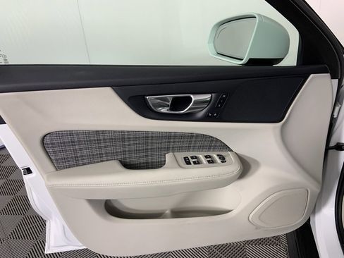 Used 2020 Volvo V60 T5 Cross Country image 22