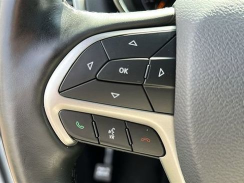 Used 2022 Jeep Grand Cherokee Limited AWD/4WD image 12