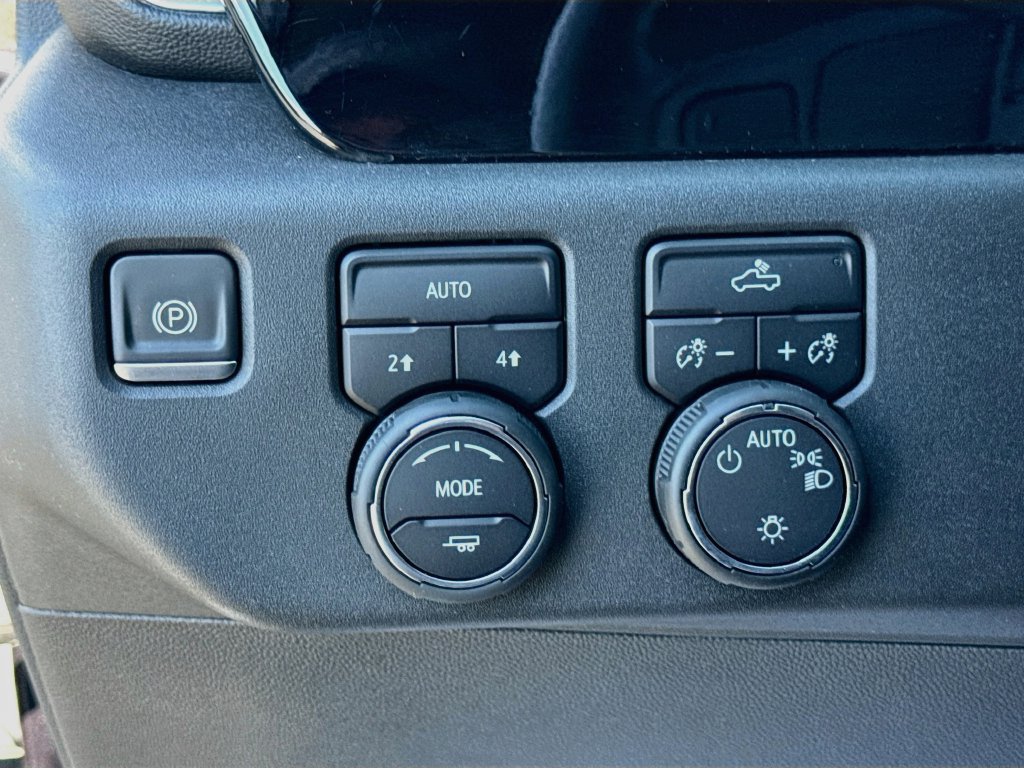 Used 2023 Chevrolet Silverado 1500 LT AWD/4WD image 13