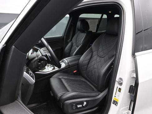 Used 2023 BMW X5 xDrive40i w/ Premium Package image 5