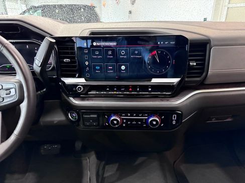 Certified 2025 GMC Sierra 1500 SLT AWD/4WD image 16