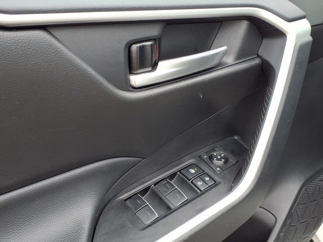 Used 2025 Toyota RAV4 XLE FWD image 15