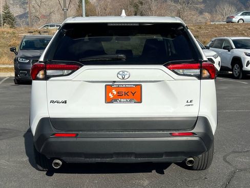 Used 2024 Toyota RAV4 LE image 9