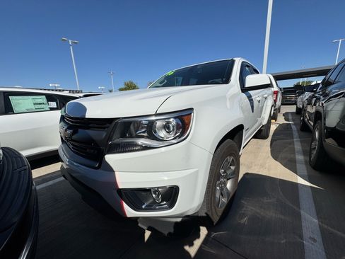 Used 2016 Chevrolet Colorado Z71 AWD/4WD image 2