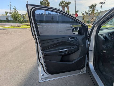 Used 2016 Ford Escape SE w/ Equipment Group 201A FWD image 15