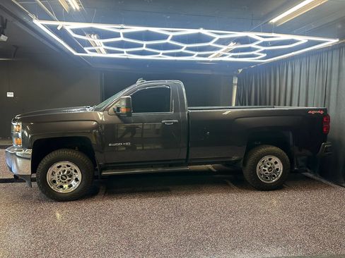 Used 2016 Chevrolet Silverado 2500 W/T w/ WT Convenience Package AWD/4WD image 4