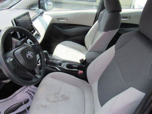 Used 2021 Toyota Corolla LE FWD image 17