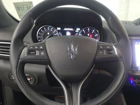 Used 2023 Maserati Levante GT AWD/4WD image 6