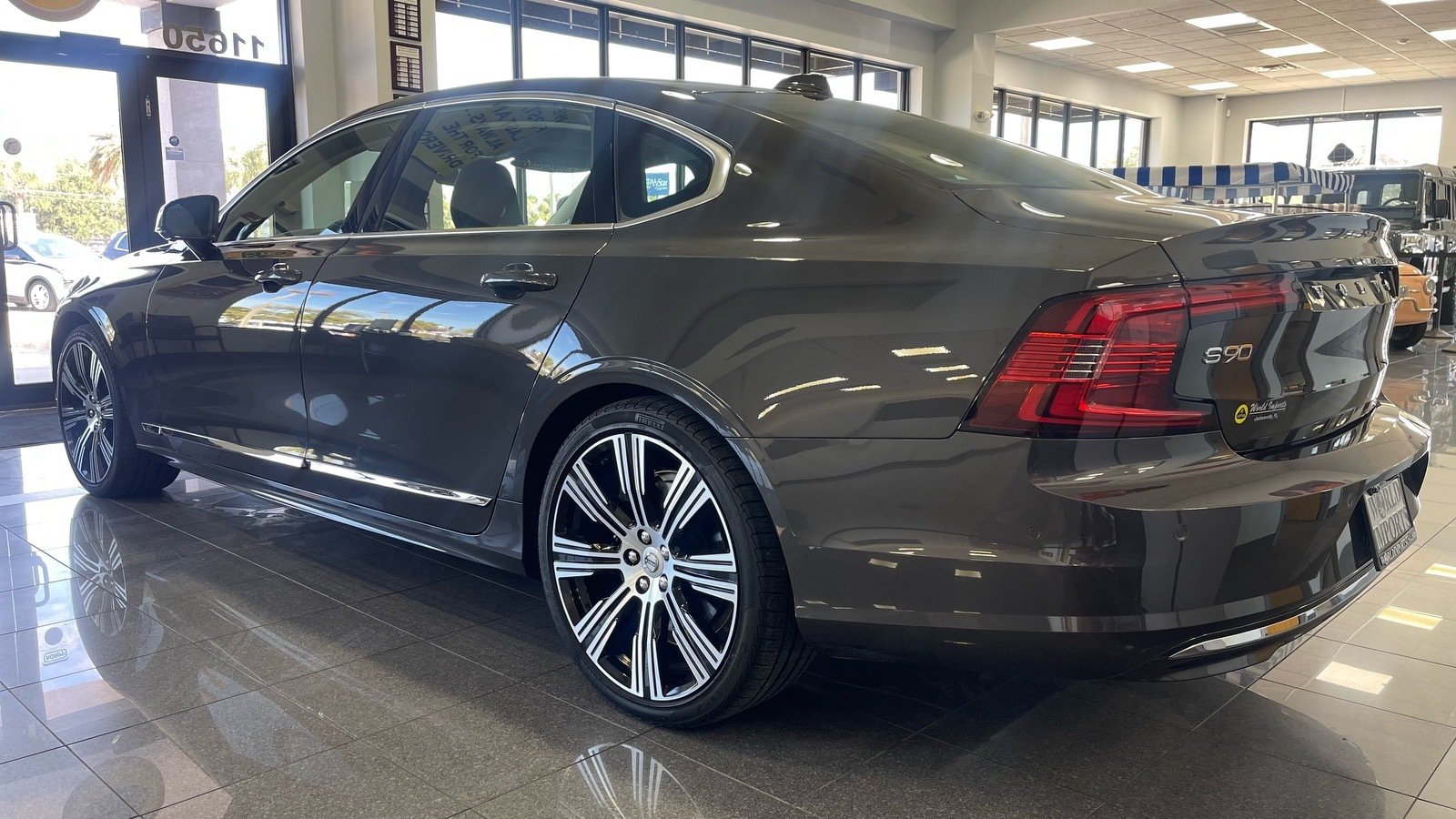 Used 2023 Volvo S90 B6 Ultimate w/ Protection Package Premier AWD/4WD image 3