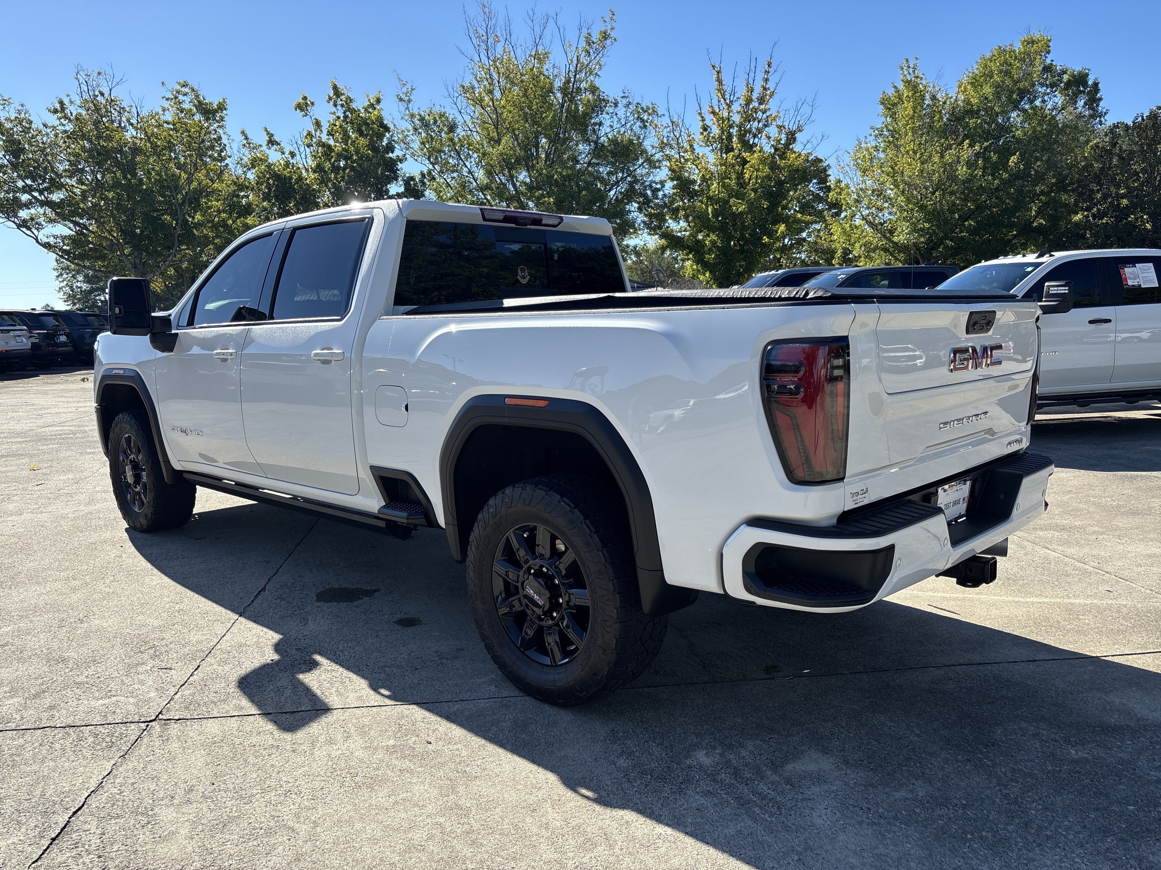 Used 2024 GMC Sierra 2500 AT4 w/ AT4 Premium Plus Package AWD/4WD image 5