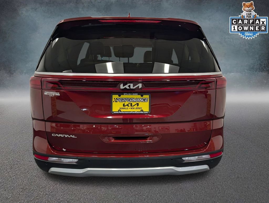 Certified 2024 Kia Carnival LX FWD image 5