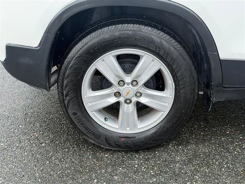 Used 2020 Chevrolet Trax LT w/ LT Convenience Package FWD image 11