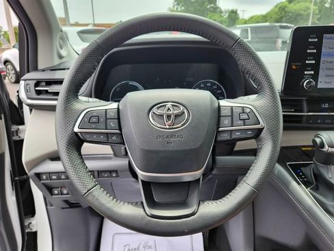 Used 2024 Toyota Sienna Limited AWD/4WD image 35