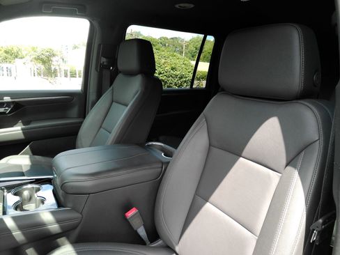 Used 2026 Chevrolet Suburban Z71 AWD/4WD image 11