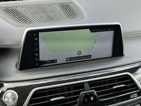 Used 2017 BMW 740i xDrive 740i xDrive image 18