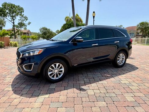 Used 2016 Kia Sorento LX AWD 4dr SUV w/ LX Convenience Package image 4