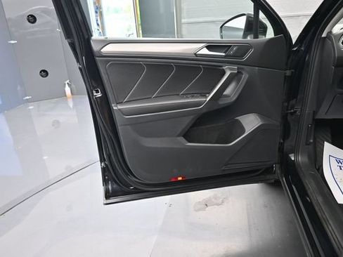 Used 2023 Volkswagen Tiguan SE w/ Panoramic Sunroof Package FWD image 11