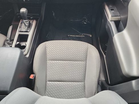 Used 2021 Toyota Tacoma SR5 RWD image 13