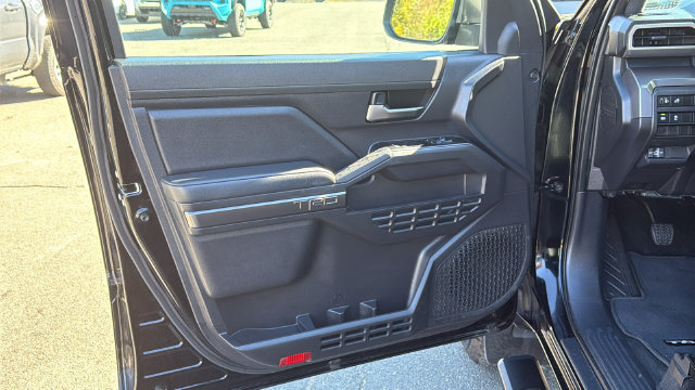 Used 2025 Toyota Tacoma TRD Off-Road AWD/4WD image 9