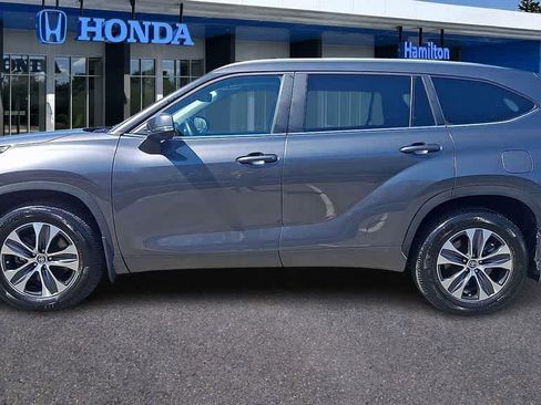 Used 2024 Toyota Highlander XLE AWD/4WD image 5