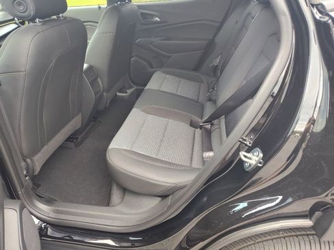 Used 2024 Chevrolet Trax LT w/ Sunroof Package image 11