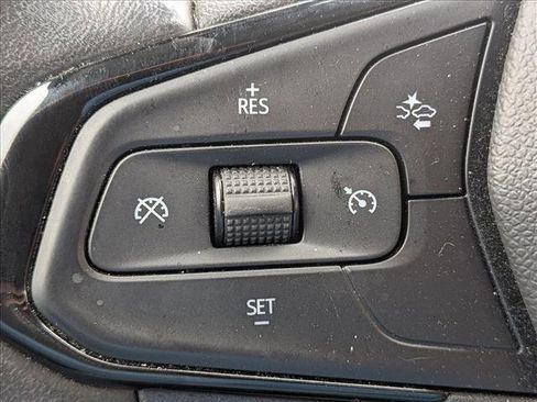 Used 2023 Chevrolet Bolt EUV Premier FWD image 11