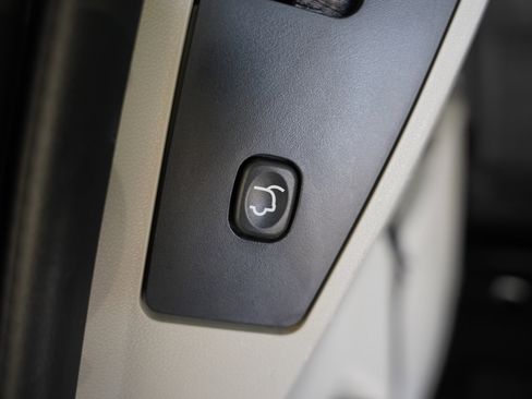 Used 2018 Dodge Grand Caravan SXT image 35