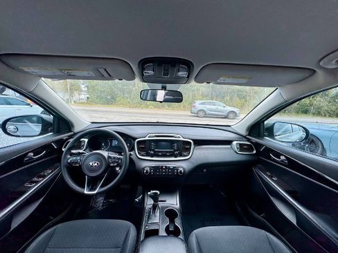 Used 2017 Kia Sorento LX image 10
