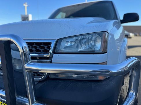 Used 2005 Chevrolet Silverado 2500 LS w/ Skid Plate Package AWD/4WD image 42