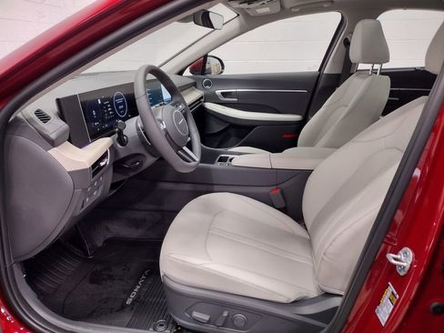 New 2025 Hyundai Sonata Limited image 24