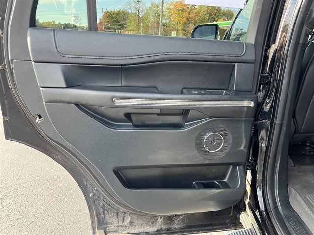 Used 2020 Ford Expedition XLT w/ Equipment Group 202A AWD/4WD image 35