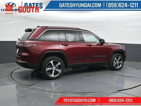 Used 2023 Jeep Grand Cherokee Limited AWD/4WD image 2